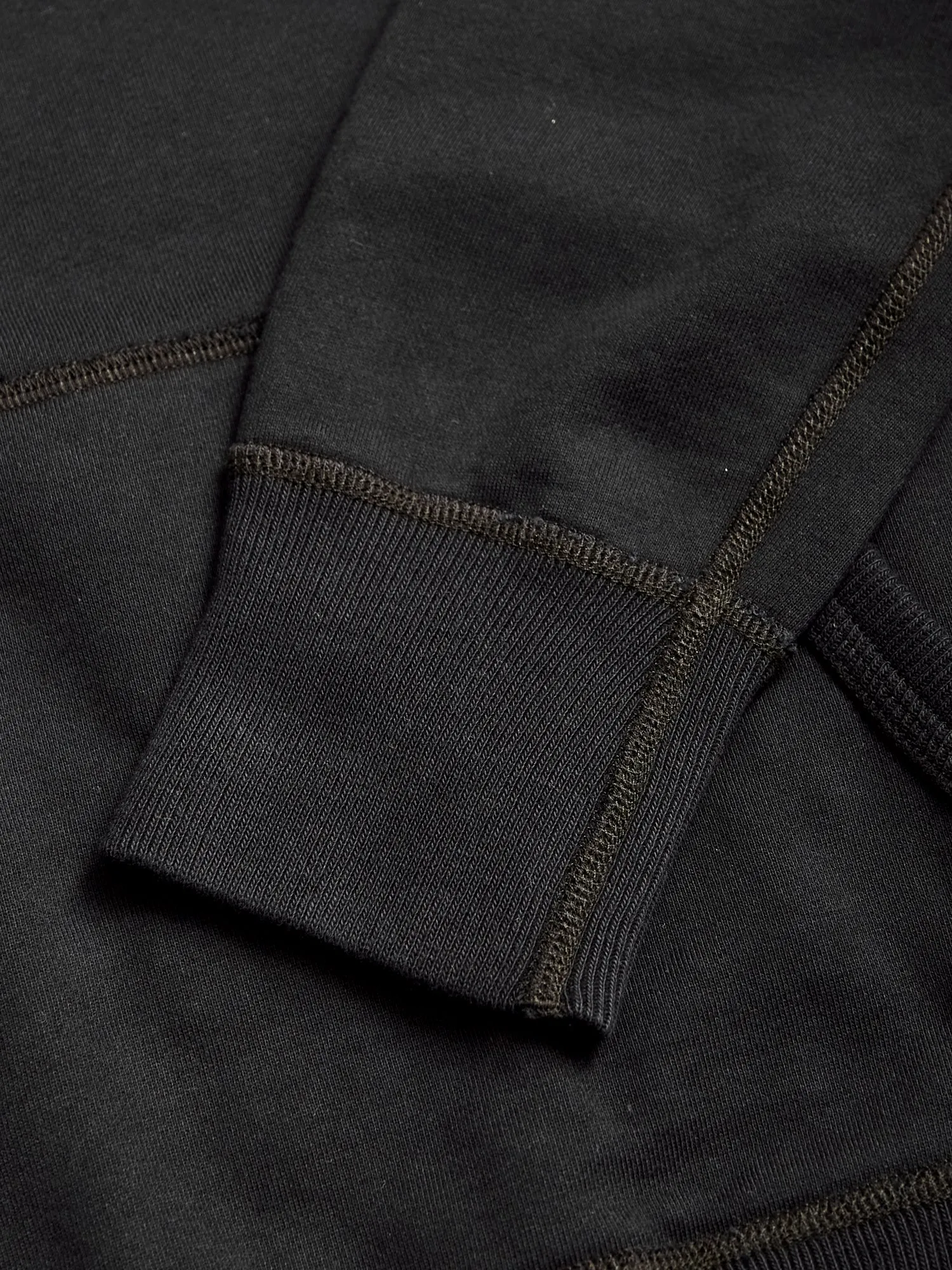 Pullover Hoodie in Black
